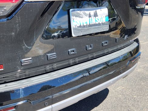 Used 2025 Toyota Sequoia Capstone AWD/4WD image 25