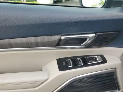 Used 2024 Kia Telluride EX w/ EX Captain's Chair Package FWD image 19