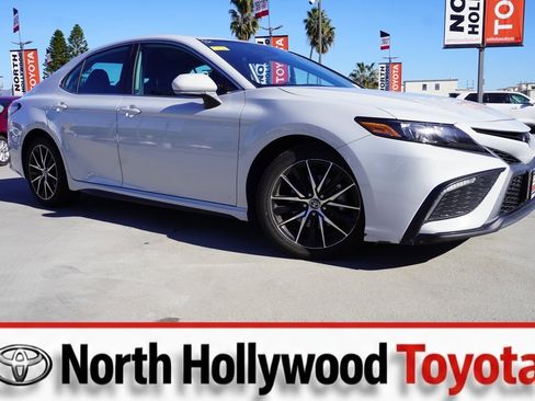 Certified 2023 Toyota Camry SE image 1