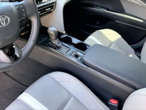 Used 2025 Toyota Camry SE FWD image 31