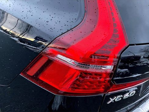 Used 2024 Volvo XC60 B5 Plus w/ Protection Package Premier image 23