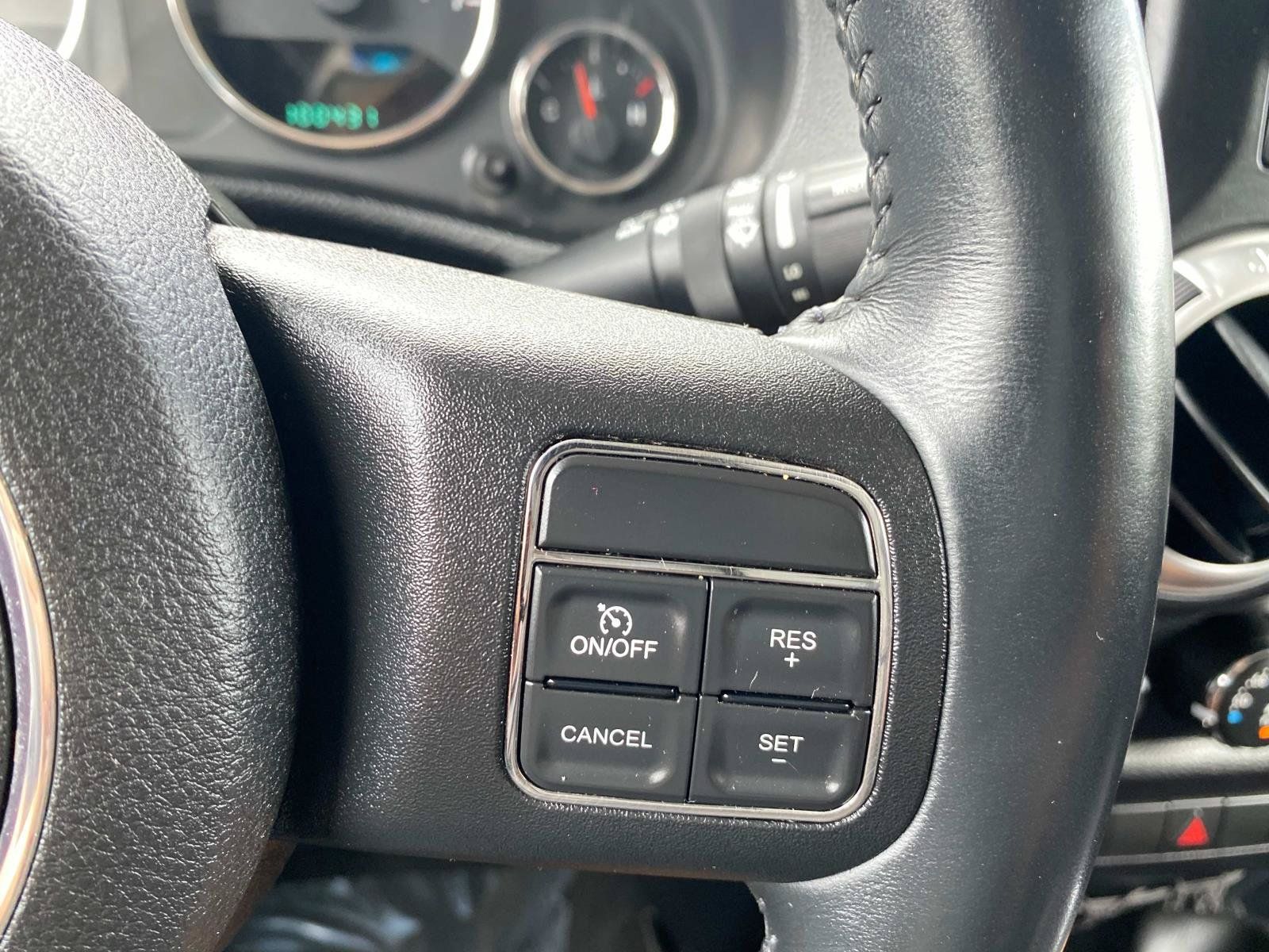 Used 2014 Jeep Wrangler Unlimited Sahara w/ Connectivity Group AWD/4WD image 17