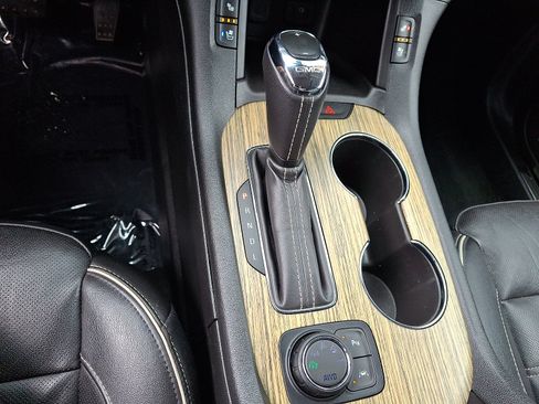 Used 2019 GMC Acadia Denali w/ Technology Package AWD/4WD image 17