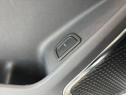 Certified 2024 Chevrolet Traverse RS image 28