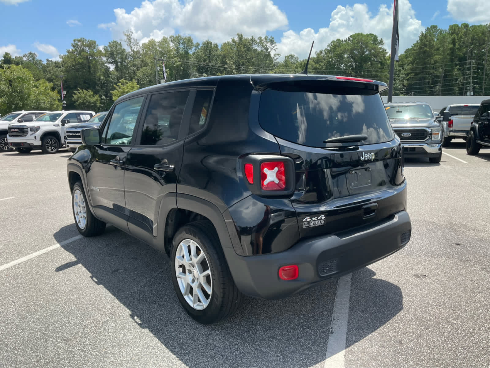 Used 2023 Jeep Renegade Latitude AWD/4WD image 7