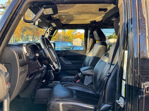 Used 2013 Jeep Wrangler Unlimited Rubicon w/ Dual Top Group image 19