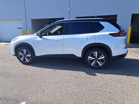 Certified 2024 Nissan Rogue SL w/ SL Premium Package image 9