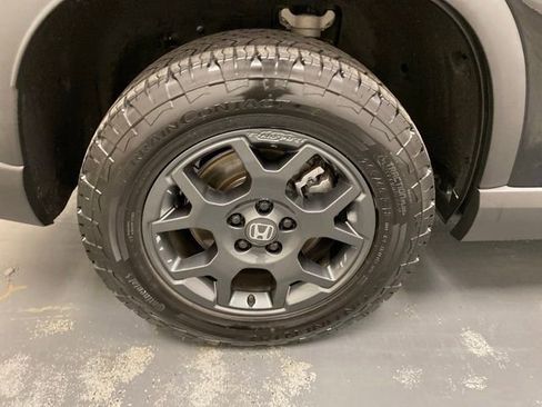 Used 2025 Honda Pilot TrailSport image 35