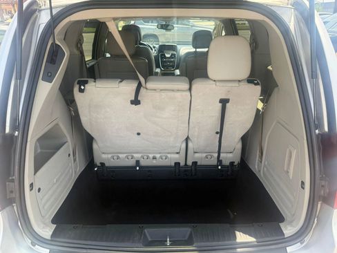Used 2012 Chrysler Town & Country Touring-L w/ Entertainment Group #2 FWD image 24