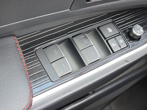 Used 2025 Toyota Sienna XSE w/ XSE Plus Package image 16