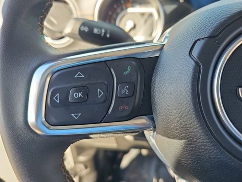 Used 2023 Jeep Gladiator Overland image 15