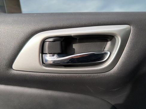 Used 2017 Nissan Pathfinder SL image 86