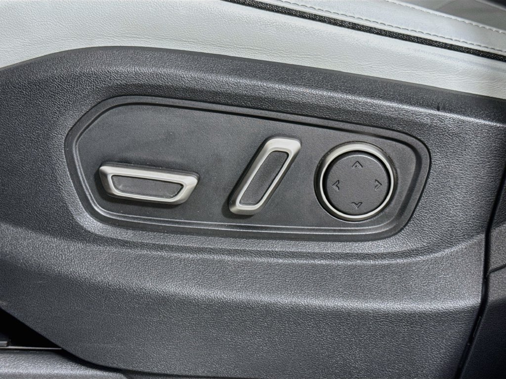 Used 2025 Rivian R1S Adventure Dual AWD/4WD image 17