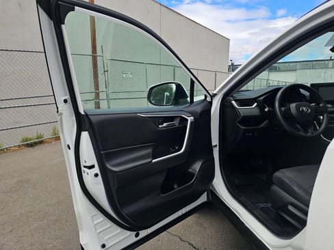 Used 2019 Toyota RAV4 XLE w/ Carpet Mat Package AWD/4WD image 18