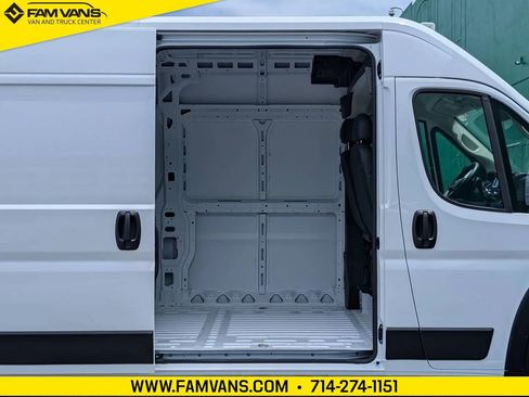 Used 2026 RAM ProMaster 2500 w/ Convenience Group FWD image 9