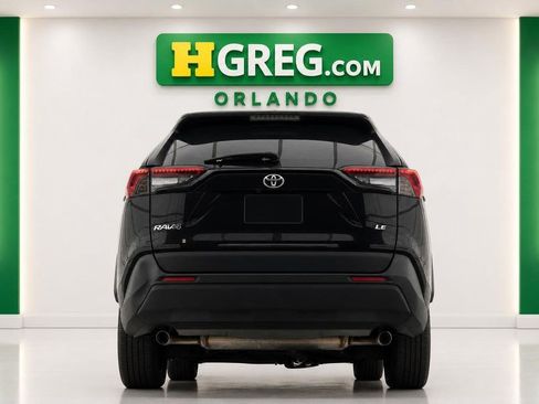 Used 2020 Toyota RAV4 LE FWD image 8