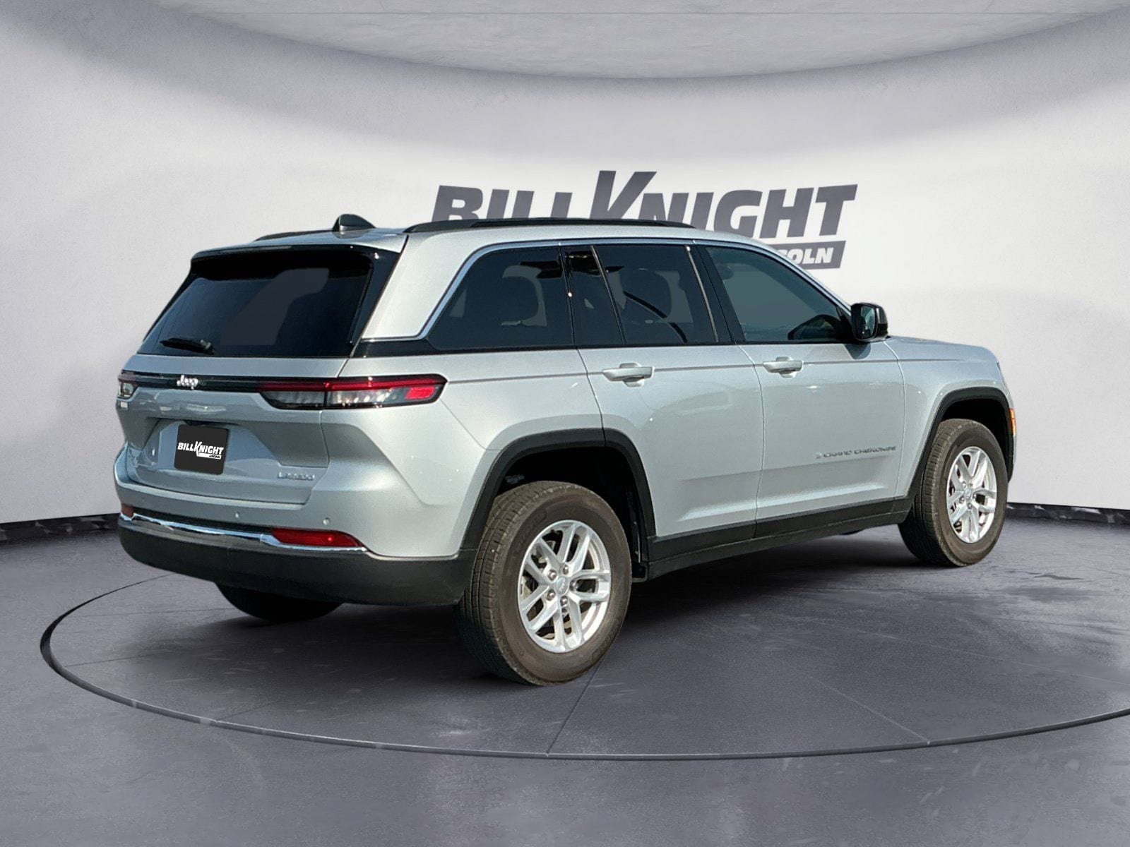 Used 2025 Jeep Grand Cherokee Laredo X w/ Luxury Tech Group I AWD/4WD image 6