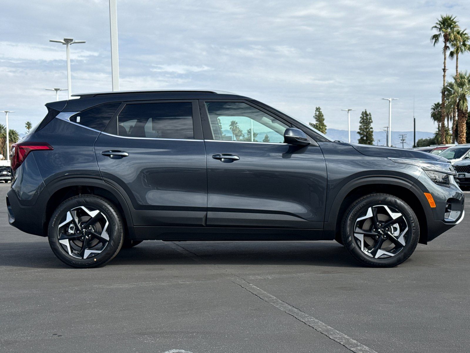 Used 2026 Kia Seltos EX AWD/4WD image 2