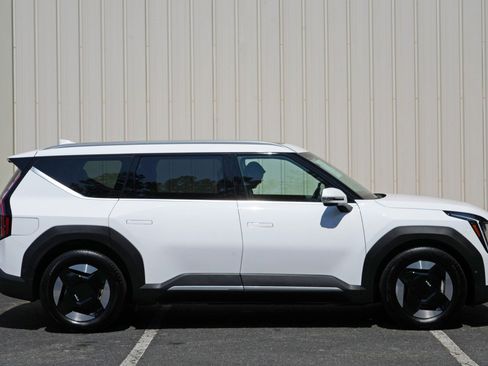 Used 2026 Kia EV9 Wind AWD/4WD image 62