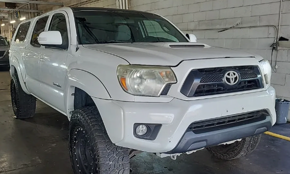 Used 2014 Toyota Tacoma PreRunner w/ TRD Sport Package RWD image 1
