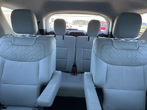 Used 2025 Ford Explorer Platinum w/ Ultimate Package image 37