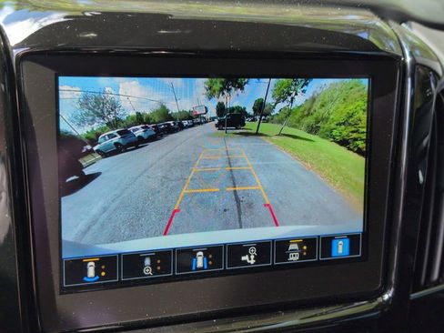 Used 2023 Chevrolet Traverse High Country AWD/4WD image 25