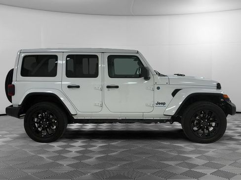 Used 2025 Jeep Wrangler Unlimited Sahara w/ Safety Group AWD/4WD image 6