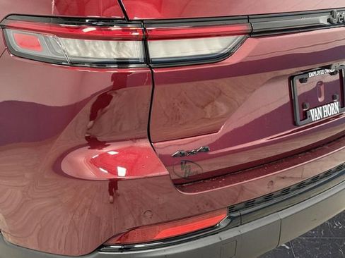 Used 2023 Jeep Grand Cherokee Altitude image 32