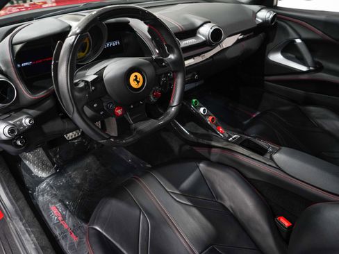 Used 2018 Ferrari 812 Superfast RWD image 2