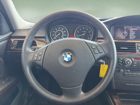 Used 2010 BMW 335i xDrive Sedan AWD/4WD image 9