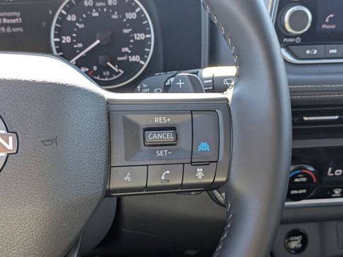 Used 2025 Nissan Rogue SV FWD image 18