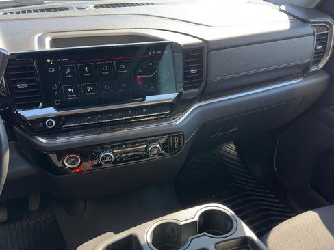 Used 2024 GMC Sierra 1500 SLE image 10