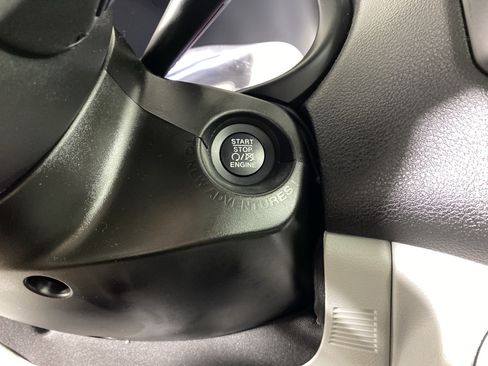 Used 2022 Jeep Renegade Latitude AWD/4WD image 25
