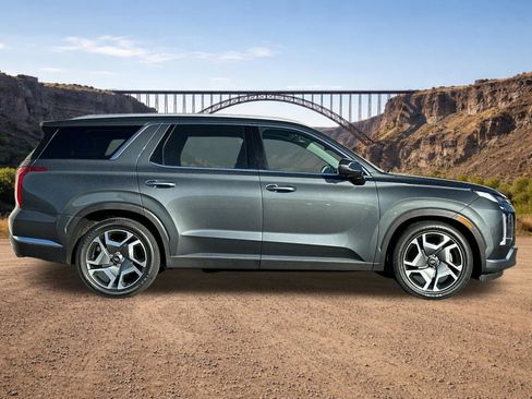 Used 2023 Hyundai Palisade Limited w/ Cargo Package AWD/4WD image 2