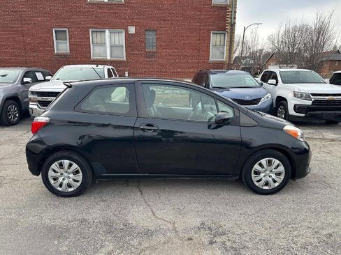Used 2012 Toyota Yaris L image 4