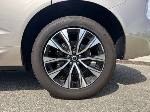 Used 2025 Volvo XC60 B5 Plus AWD/4WD image 15