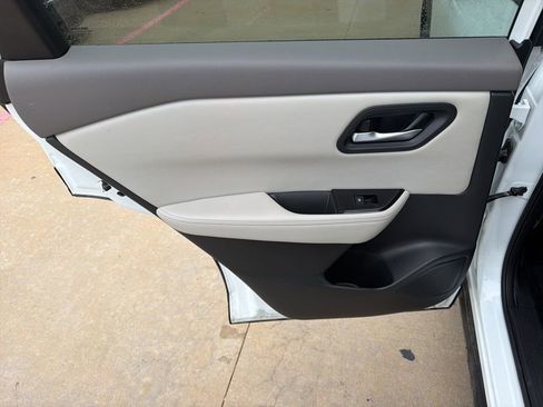 Used 2025 Nissan Rogue SV FWD image 13