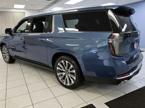 New 2026 Chevrolet Suburban High Country image 4