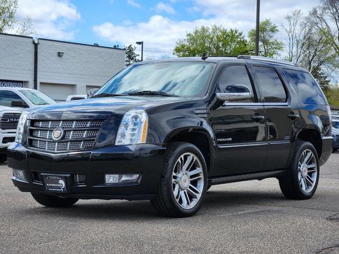 Used 2013 Cadillac Escalade Premium AWD/4WD image 6