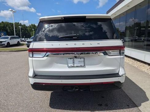 Certified 2023 Lincoln Navigator L Reserve AWD/4WD image 5