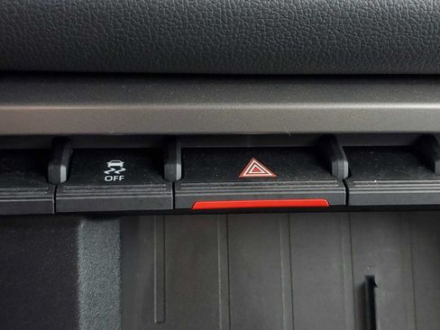 Used 2025 Toyota Tundra Limited AWD/4WD image 25