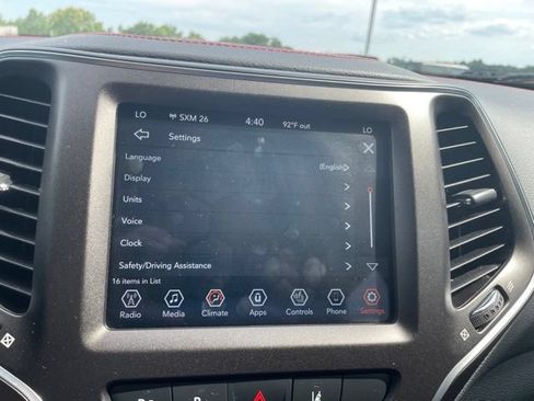 Used 2021 Jeep Cherokee Trailhawk w/ Technology Group AWD/4WD image 37