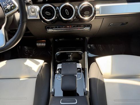 Used 2020 Mercedes-Benz GLB 250 4MATIC image 20