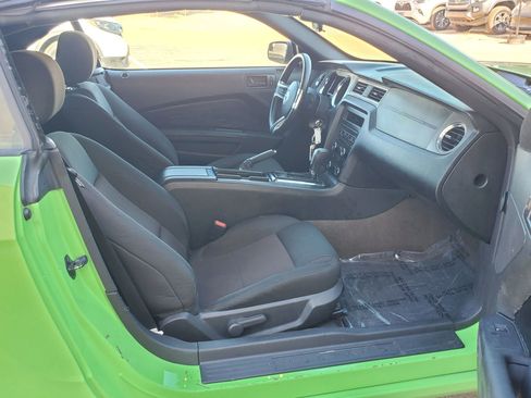 Used 2013 Ford Mustang Convertible RWD image 28