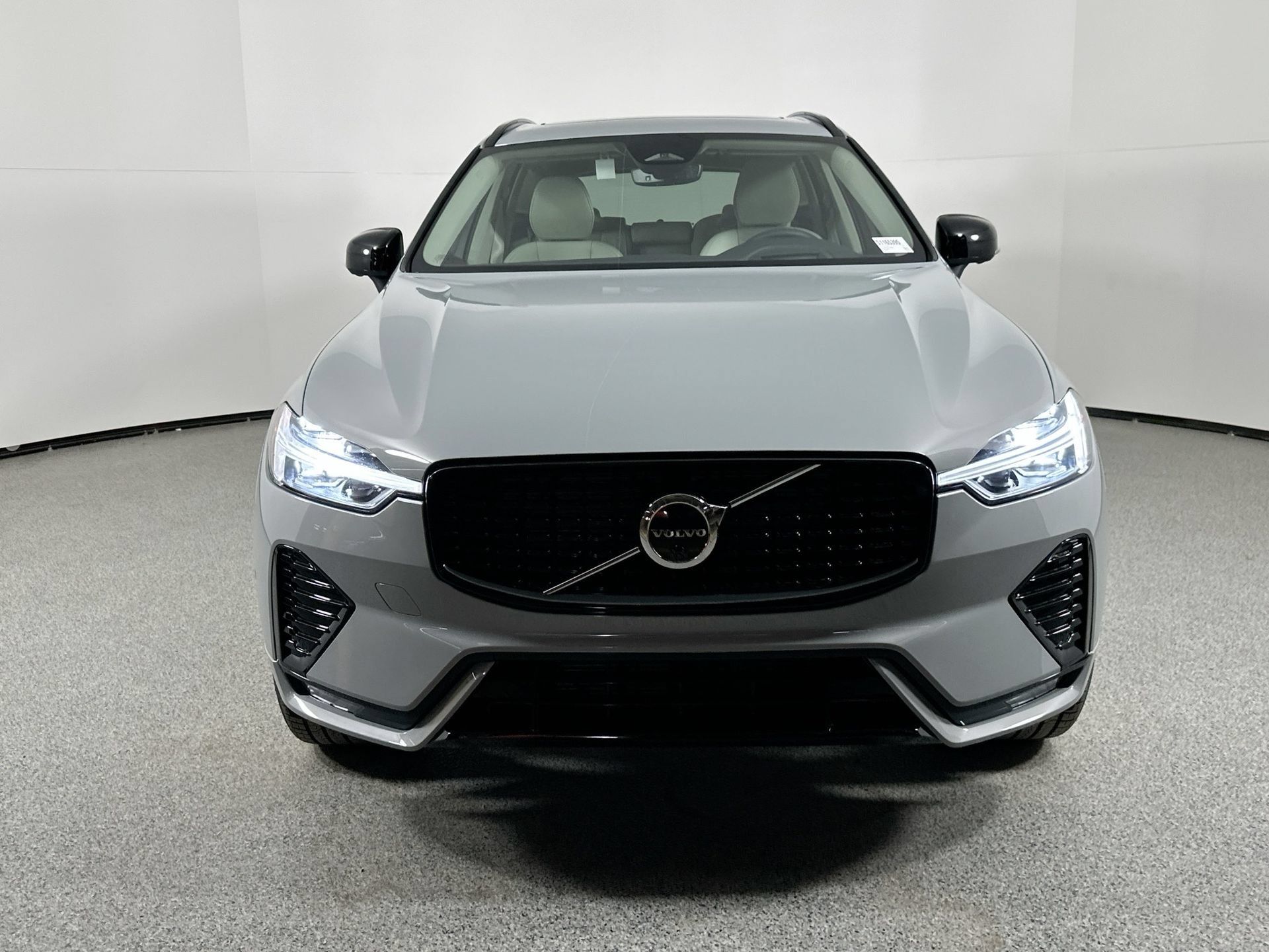 Certified 2025 Volvo XC60 B5 Ultra w/ Protection Package Premier AWD/4WD image 2