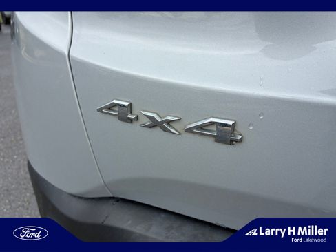 Used 2017 Jeep Renegade Latitude w/ Cold Weather Group AWD/4WD image 24