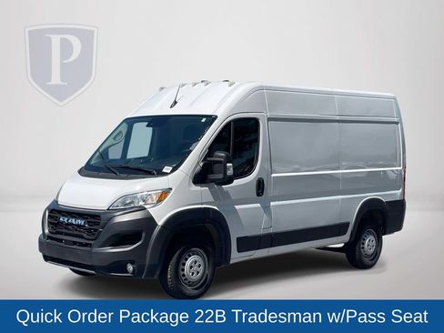 Used 2025 RAM ProMaster 2500 w/ Convenience Group FWD image 4