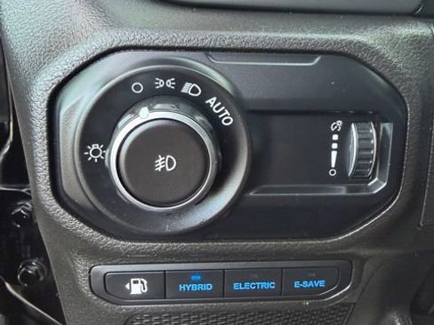 Used 2023 Jeep Wrangler Unlimited AWD/4WD image 21