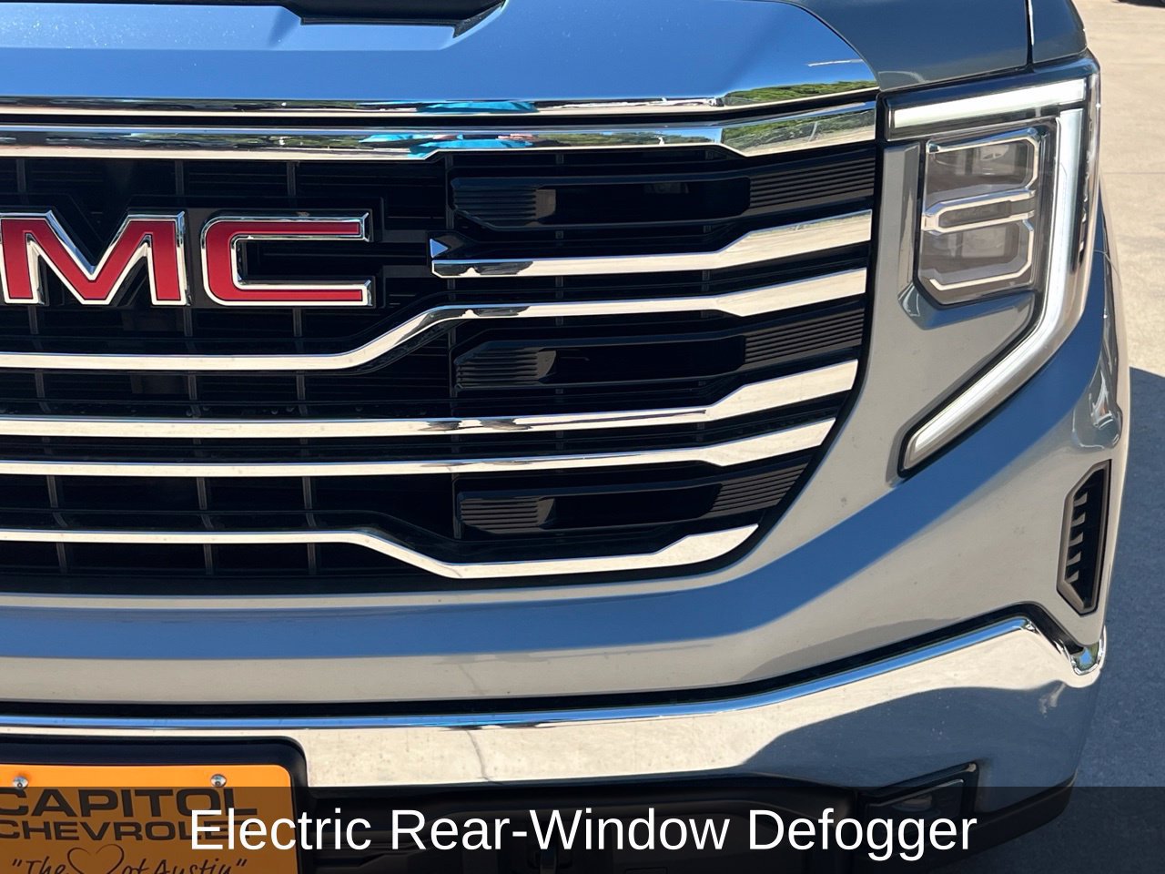 Used 2025 GMC Sierra 1500 SLT RWD image 9
