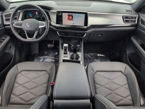 Used 2025 Volkswagen Atlas Cross Sport SE FWD image 25